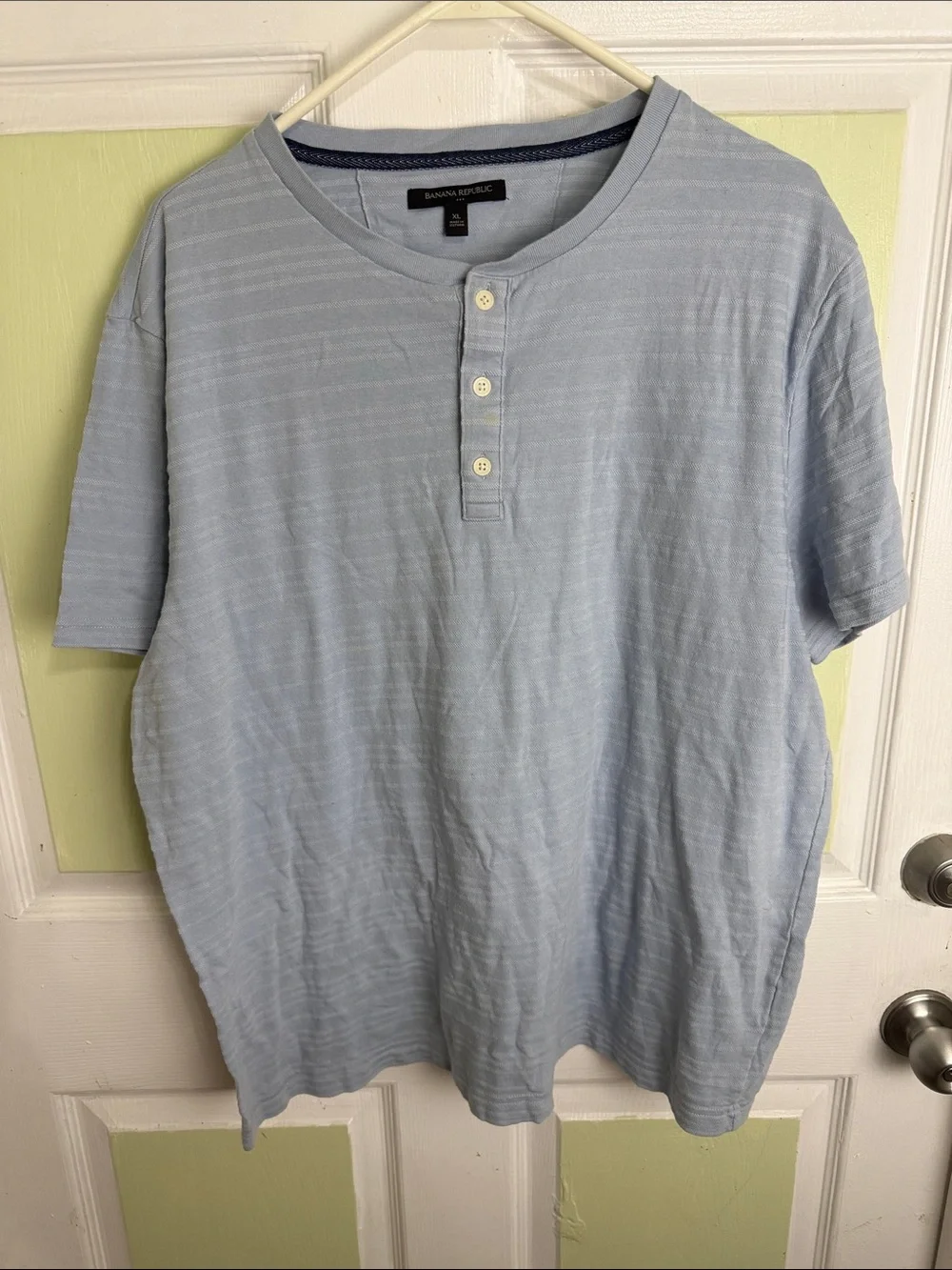 Banana Republic Men's Pale Blue Short Sleeve Henley